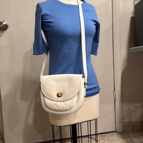 Gucci White and Cream Vintage Purse - Picture 14 of 16
